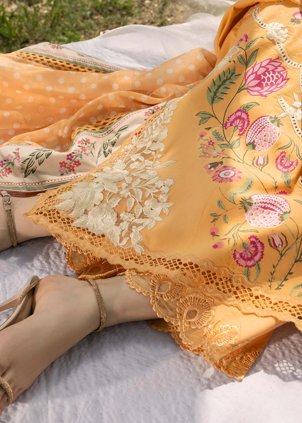 SAIRA SHAKIRA BLOOM LILY 1B